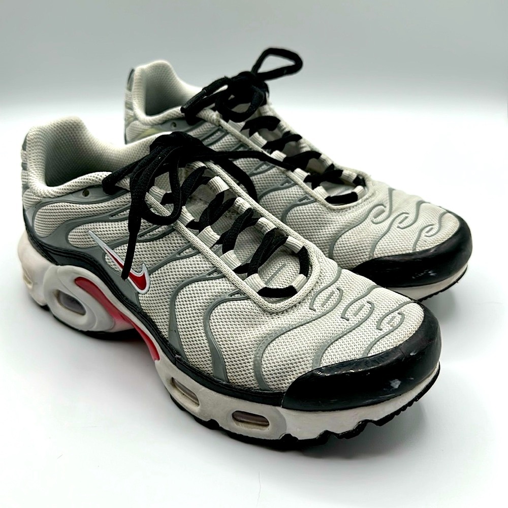 Nike Air Max Plus | Size 4 Youth | Photon Dust, Varsity Red